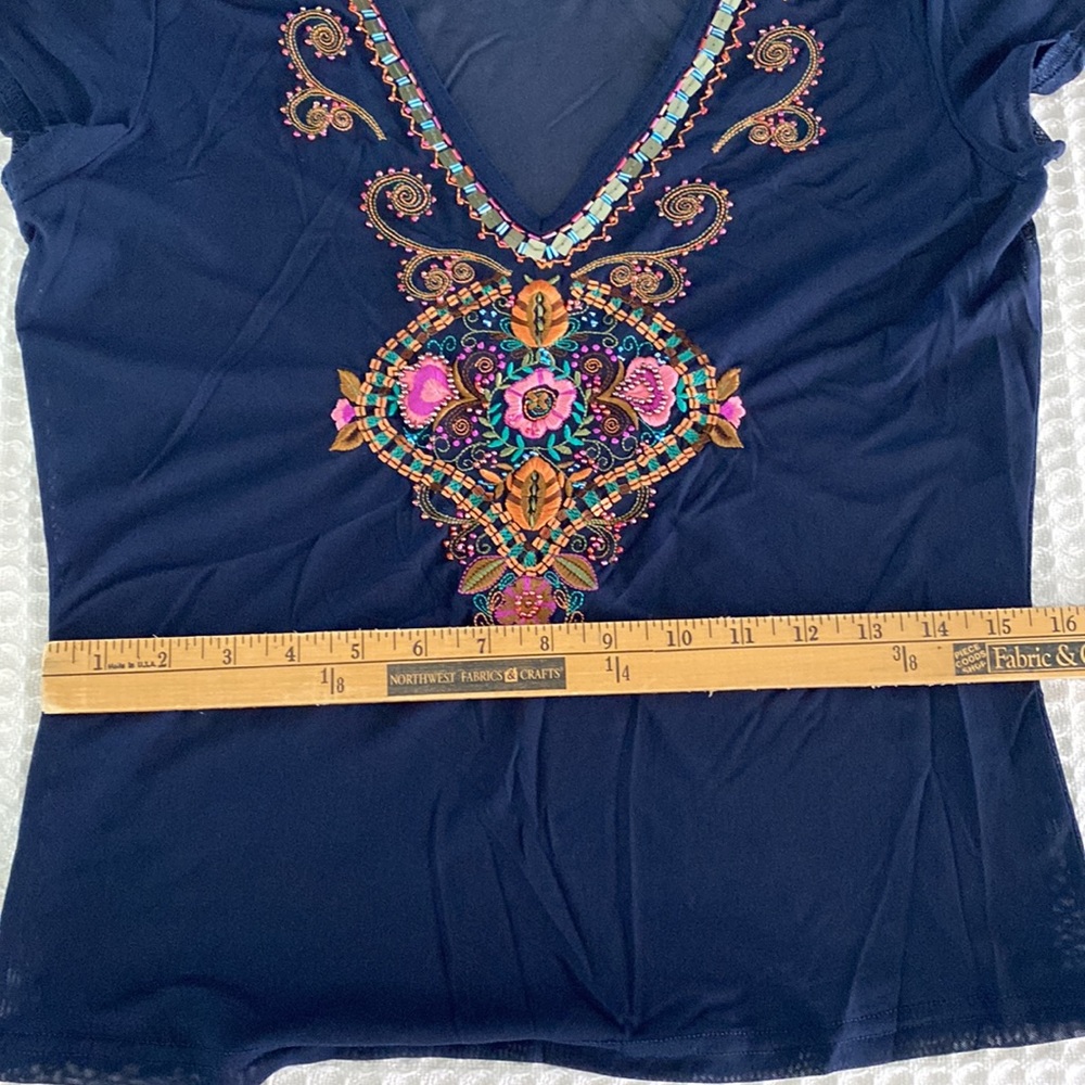 🦩Express beautiful embroidery & beading top🦩 - Picture 4 of 7